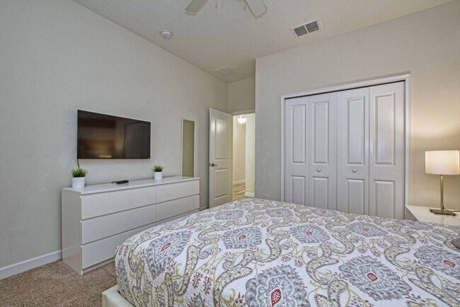 Foto del edificio - 4728 Sleepy Hollow Dr