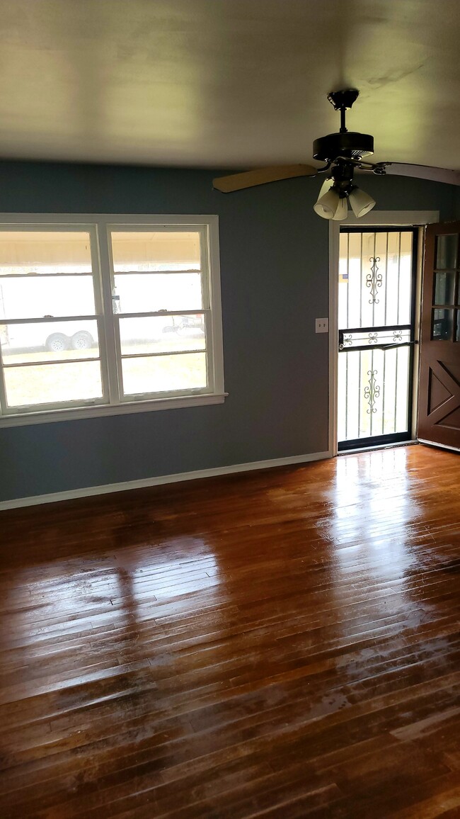 Livingroom - 920 8th Ave