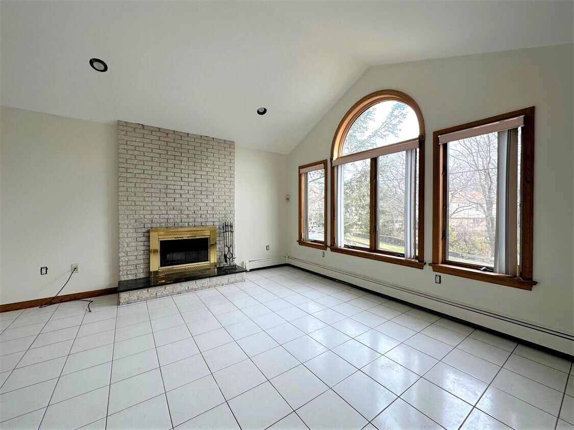 Primary Photo - 116 Grover Rd