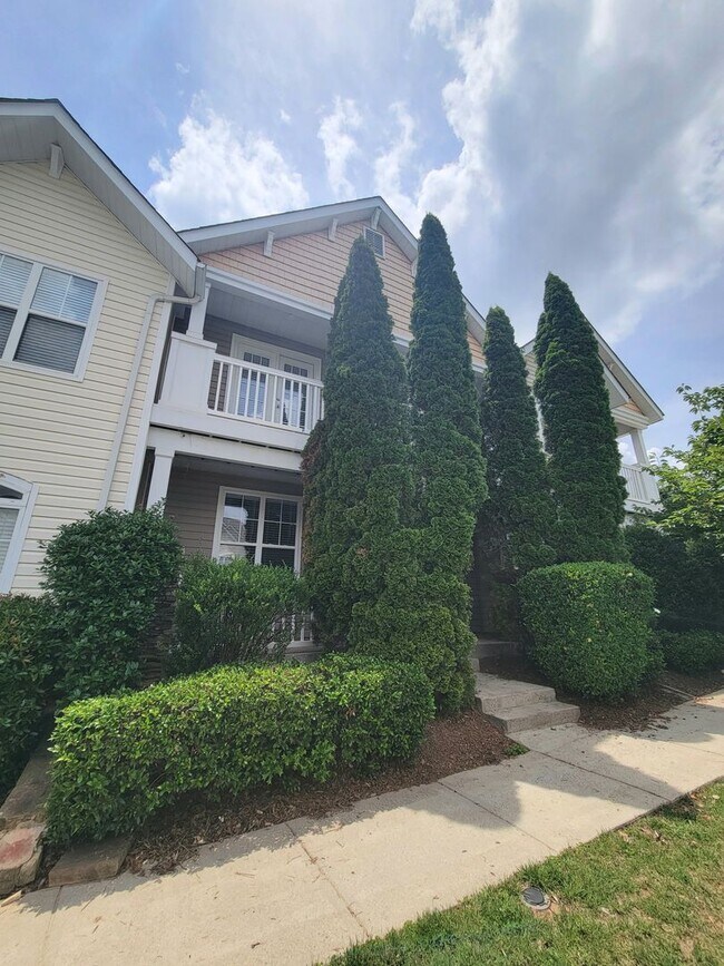 Foto del edificio - Ballantyne Beauty for Lease!