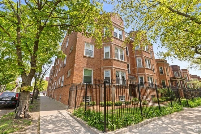 Building Photo - 1733 W Winnemac Ave