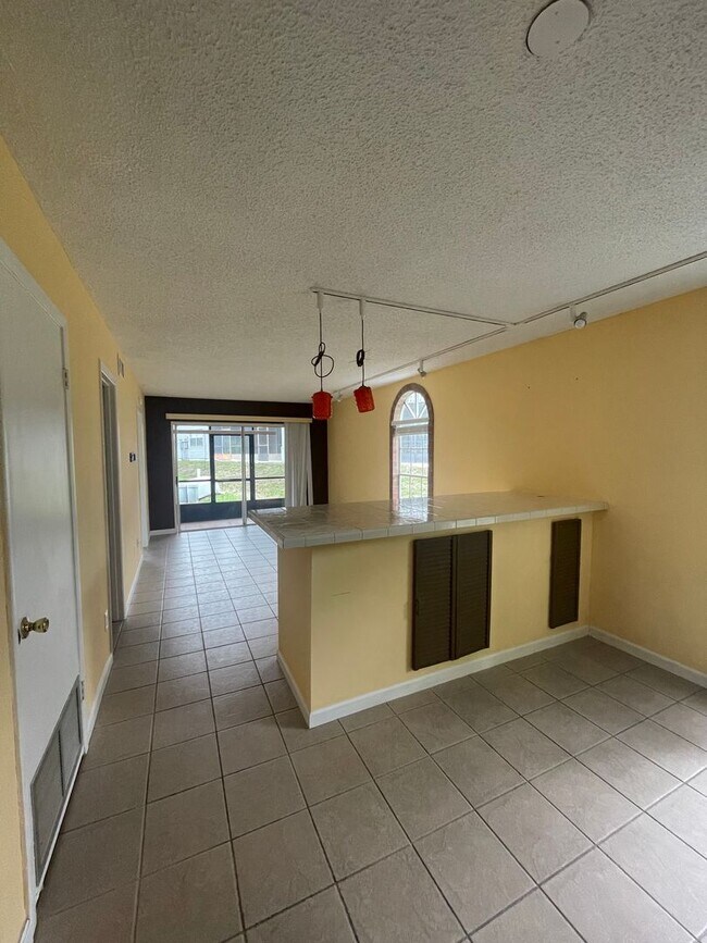 Foto del edificio - FREE 1ST MONTH RENT 1 Bed 1 Bath | Central Air | Community Pool | Section 8 Welcome