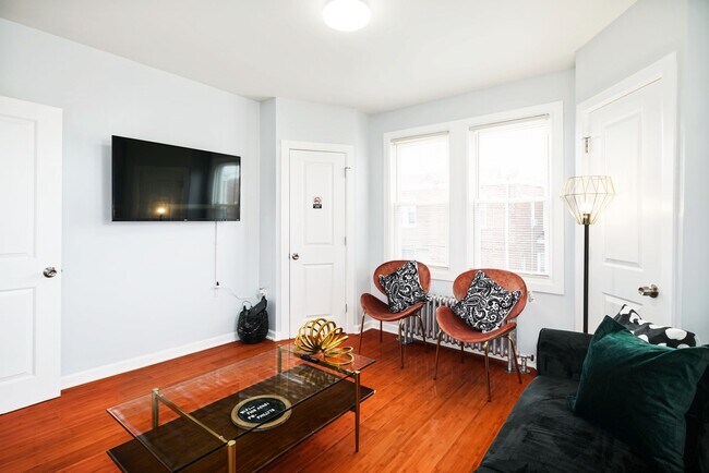 Living - 7076 Forrest Ave