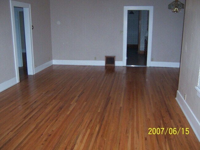 Building Photo - 808 W Myrtle St