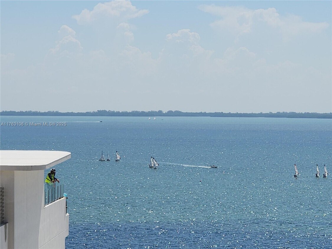 Foto principal - 3 Grove Isle Dr