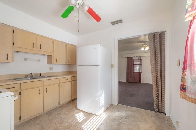 Building Photo - 649 W 11th St