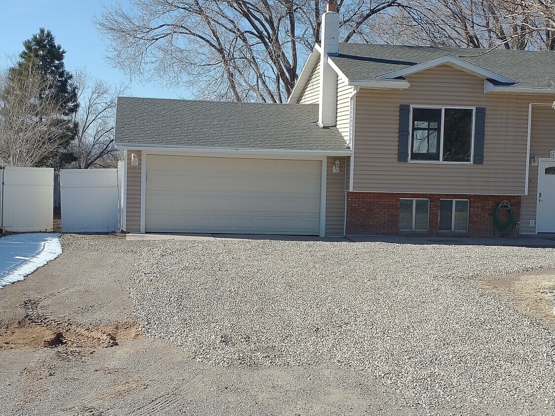 Primary Photo - 4593 N Wagon Wheel Dr