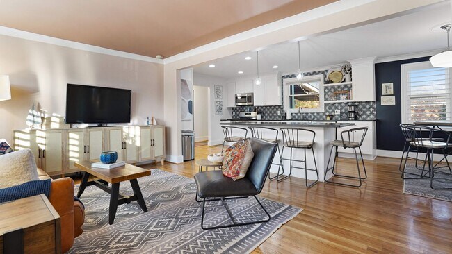 Photo - 307 Avondale Dr House