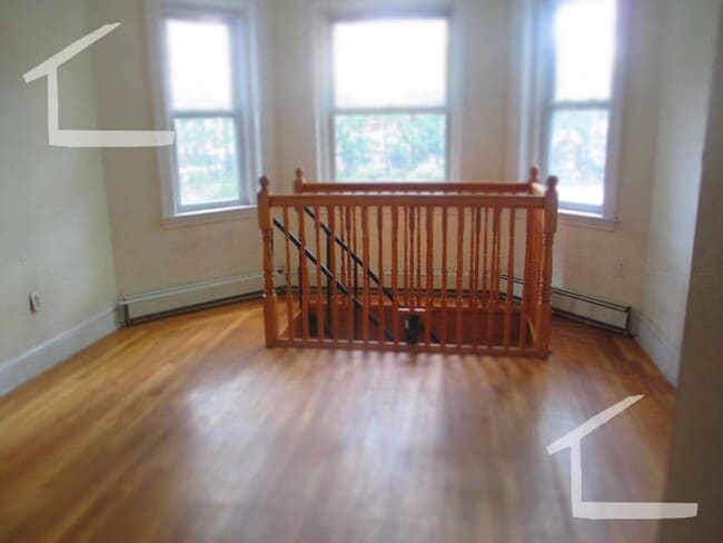 Building Photo - No Brokers Fee, Central BU Location! Walk to School, Central Campus. Central Heat/AC, Laundry on ...