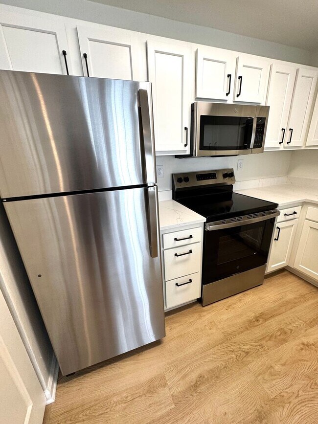Foto del edificio - Fully Renovated 3BR/3BA Condo at Harper Flatts – Partially Furnished & Close to Auburn University!
