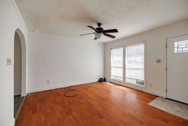 Building Photo - 261 Alberta Dr