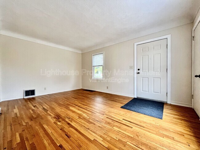 Foto del edificio - 1656 Fremont Ave NW