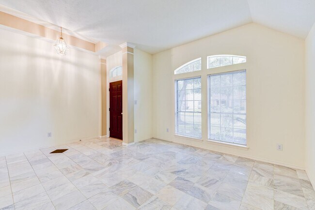 Foto del edificio - Exquisite 4-Bedroom Home in Copperfield: A...