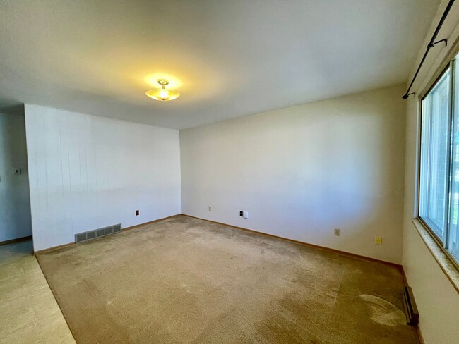 Building Photo - 1112 Cypress Dr