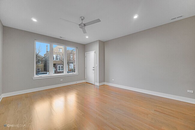 Foto del edificio - 1734 W 21st Pl