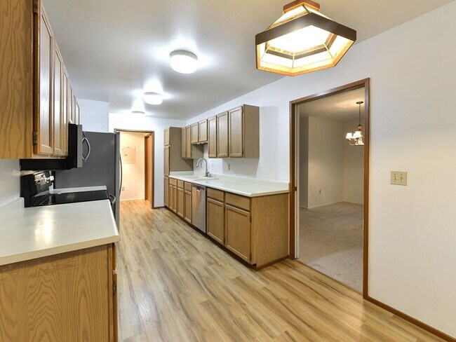 Photo - Application Pending - Gorgeous Spacious 2+... Apartment
