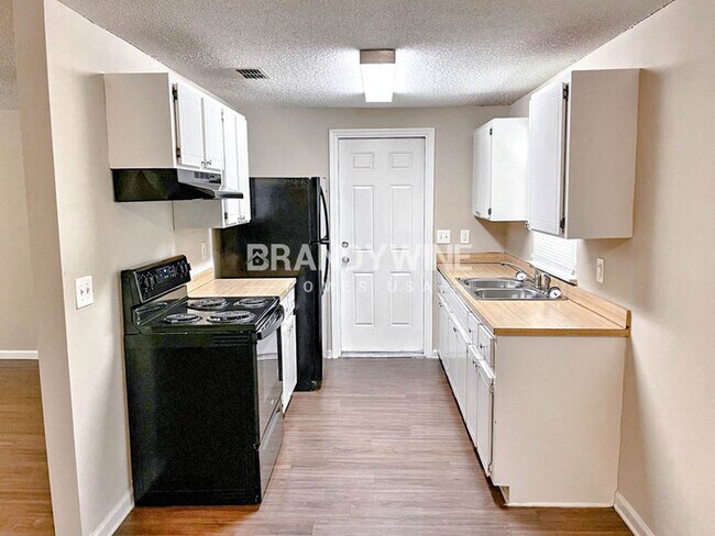 Foto del edificio - 5937 Camaro Dr W