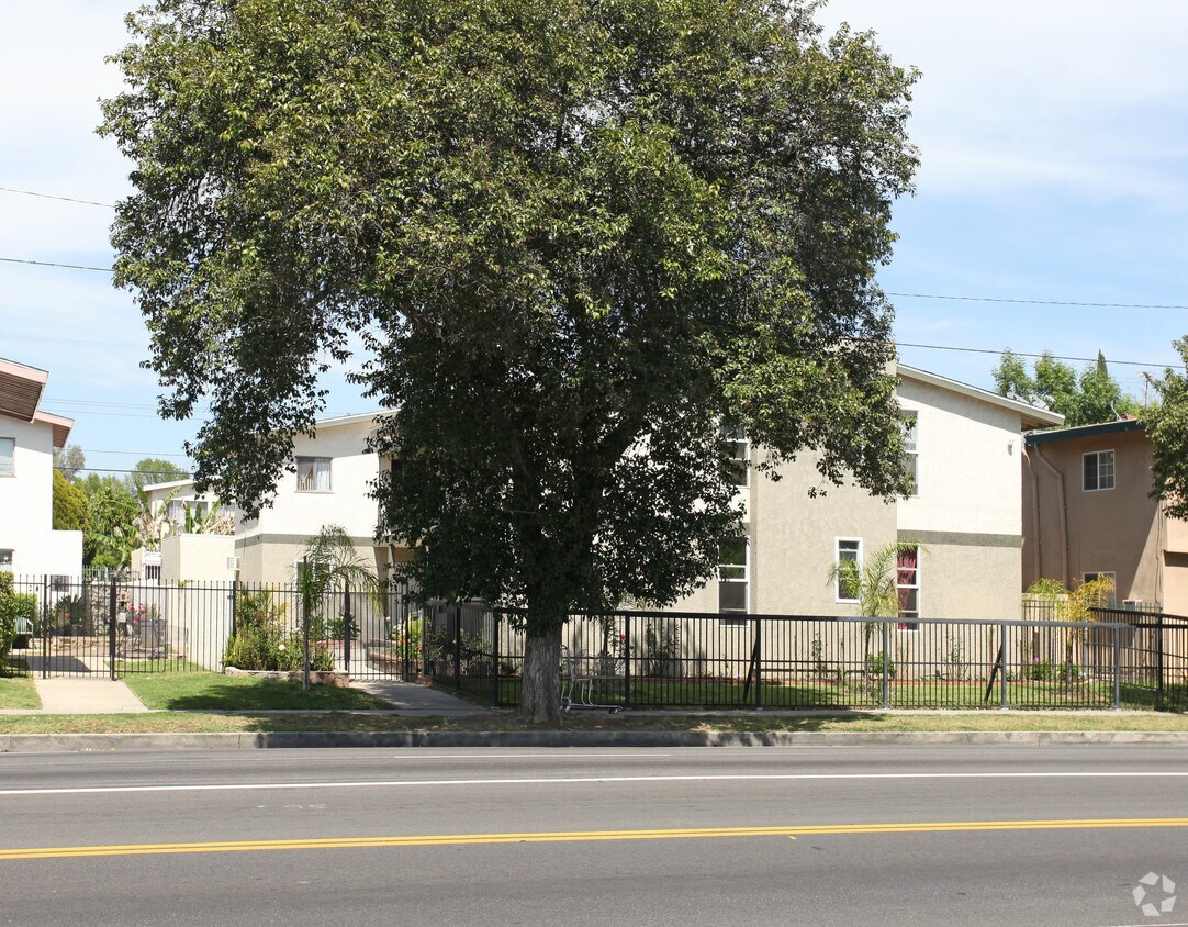Primary Photo - 18043 Roscoe Blvd
