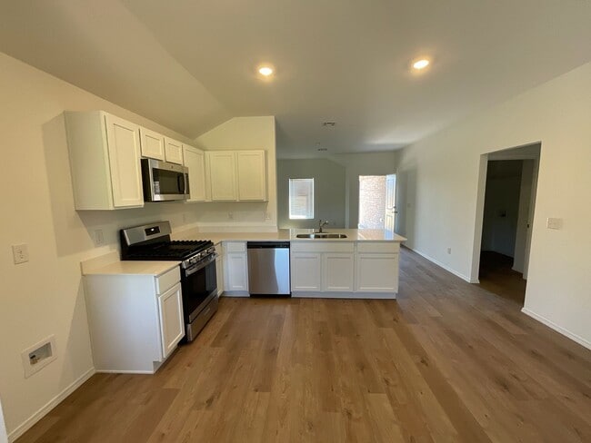 Building Photo - 2022 Meadow Ln