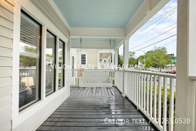 Building Photo - Stunning 5 BR Summerhill Home!
