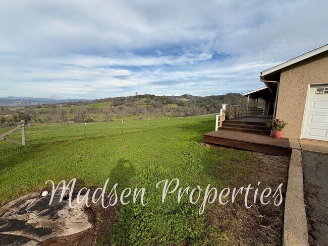 Foto del edificio - 784 Flag Creek Rd