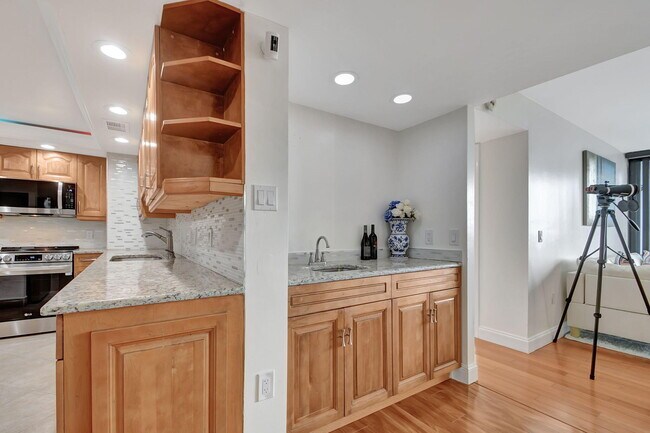 Building Photo - 5600 N Flagler Dr