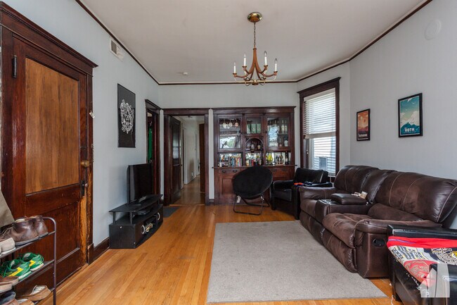 Foto del edificio - 1415 W Henderson St