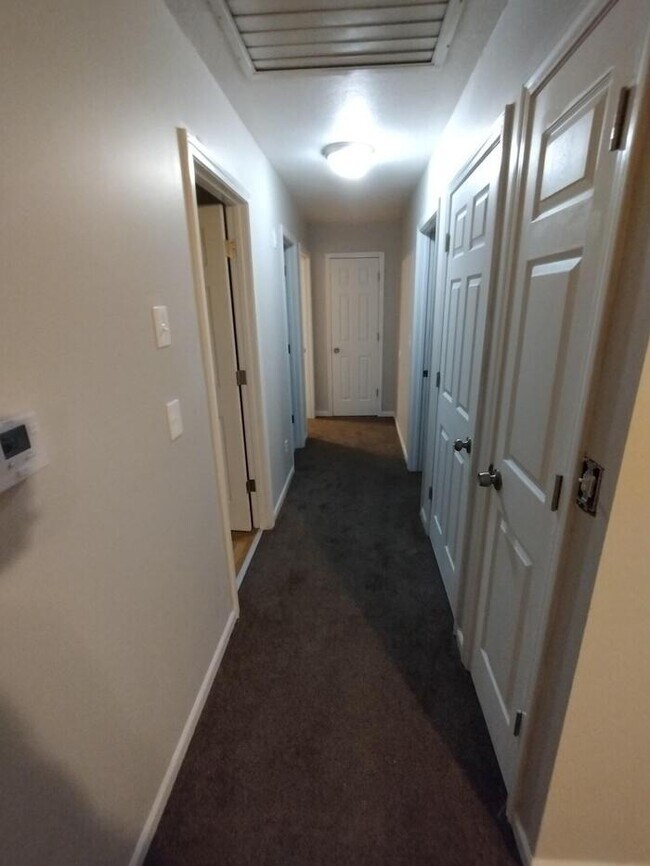 Foto del edificio - Cozy 3 bedroom and 2 full bath with in a huge duplex in Liberty off I -35.