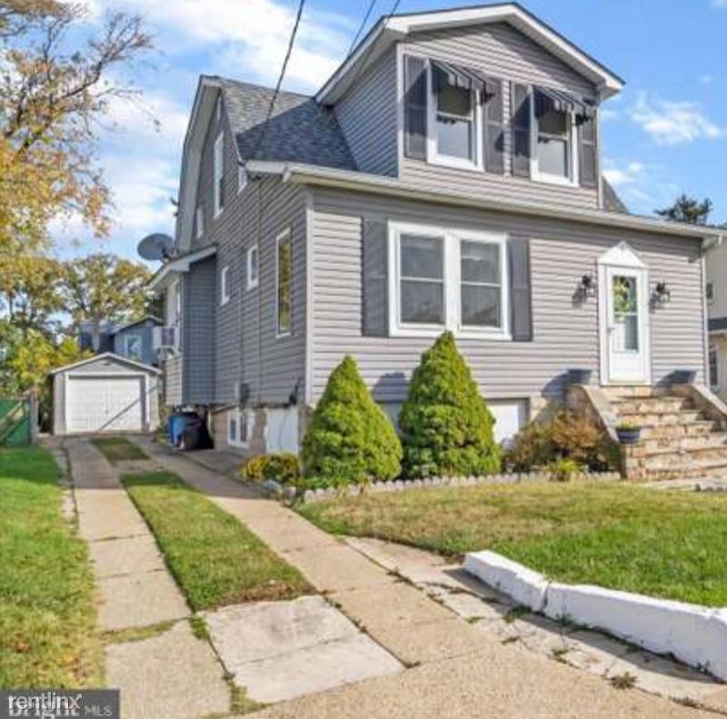 3 br, 2.5 bath House 2810 Oakcrest Avenue House Rental in Parkville