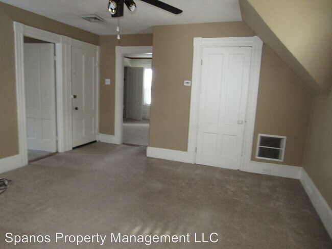 Building Photo - 2 br, 1 bath House - 4 Elm St. 2nd Floor