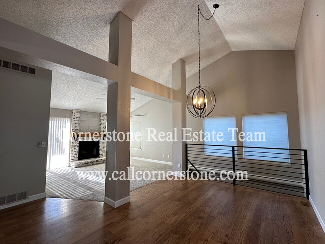 Foto del edificio - 950 Royal Crown Ln