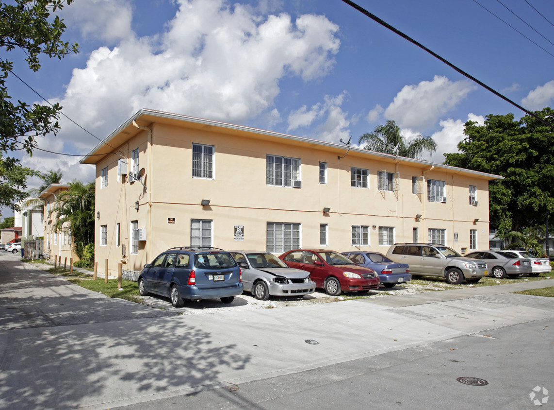 Primary Photo - Coral Way Apartments