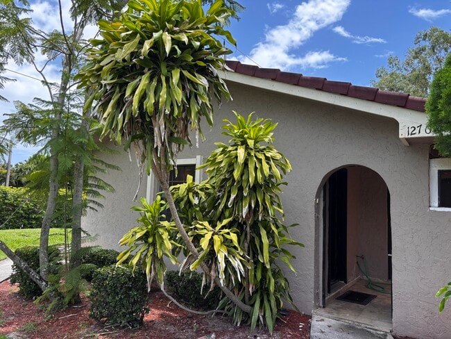 Building Photo - 12761 Westhampton Cir