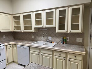 Building Photo - 10811 Richmond Ave.