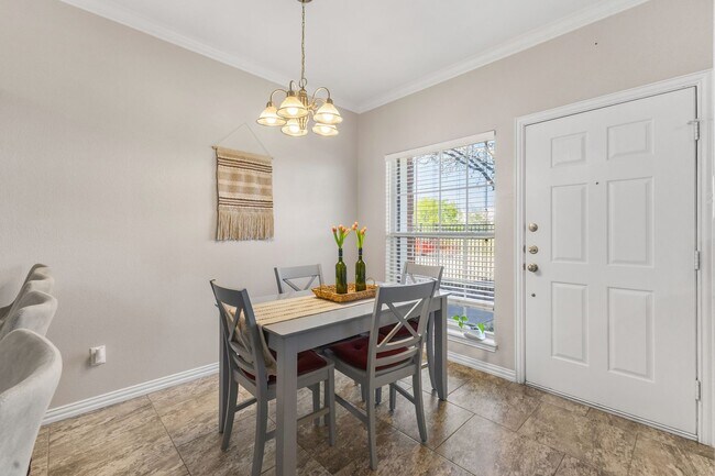 Foto del edificio - 3 Bed Available at Waterwood Townhome Complex!