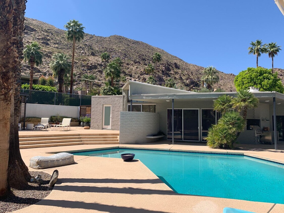 Foto principal - Mid-Century Modern 3 Bedroom Home - Palm S...