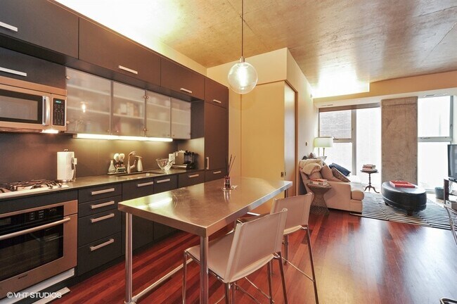 Foto del edificio - 550 N St Clair St