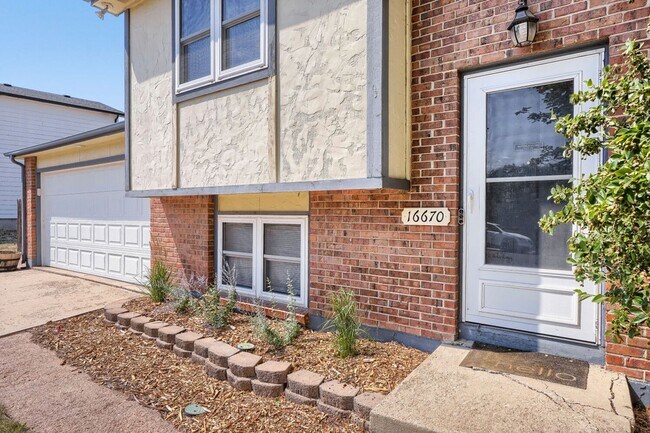 Foto del edificio - 16670 E Tufts Ave