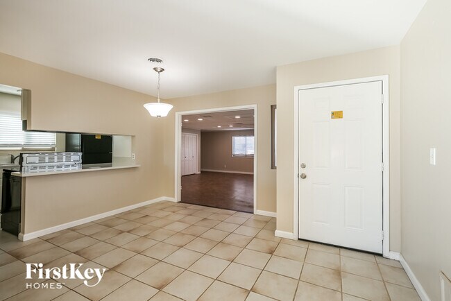 Building Photo - 5925 Pebble Beach Blvd