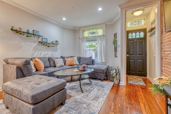 Building Photo - 907 S Bouldin St