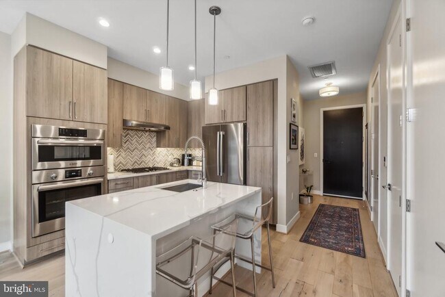 Building Photo - 646 H St NE