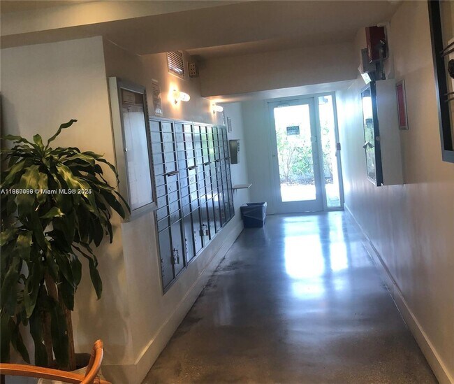 Foto del edificio - 7928 West Dr