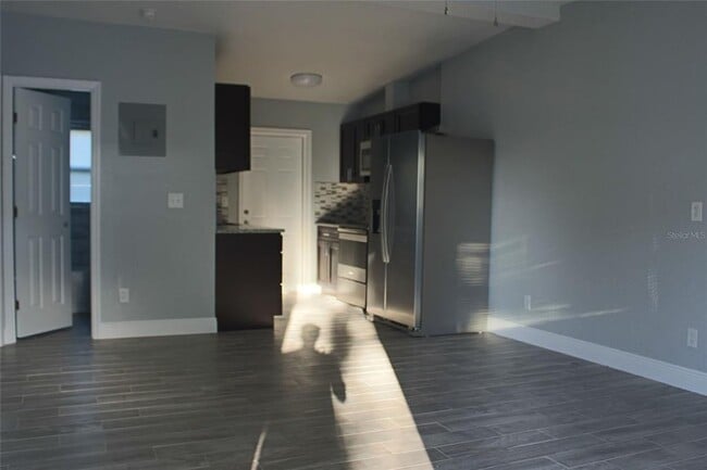 Building Photo - 415 W Lancaster Rd