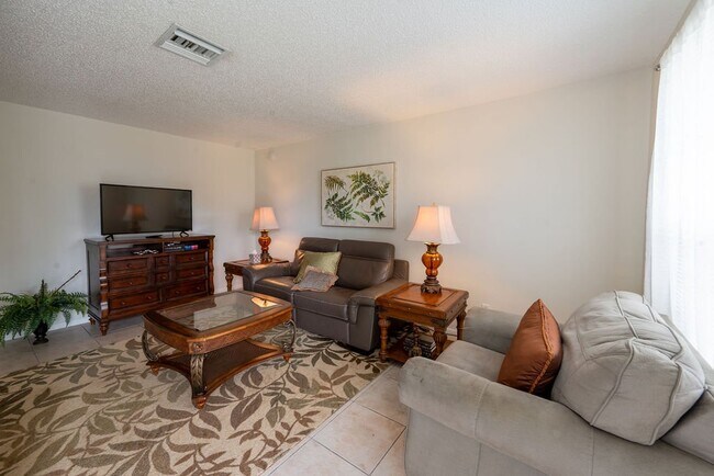Foto del edificio - 8623-8623 SE Lyons Rd