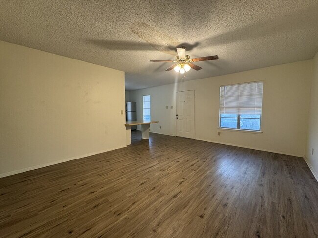 Foto del edificio - Move in Ready 2 bedroom 1 bath apartment -...