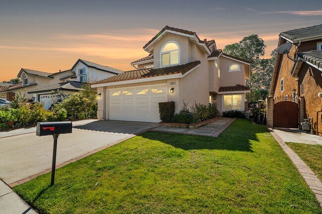 Building Photo - 3099 Oakview Ln