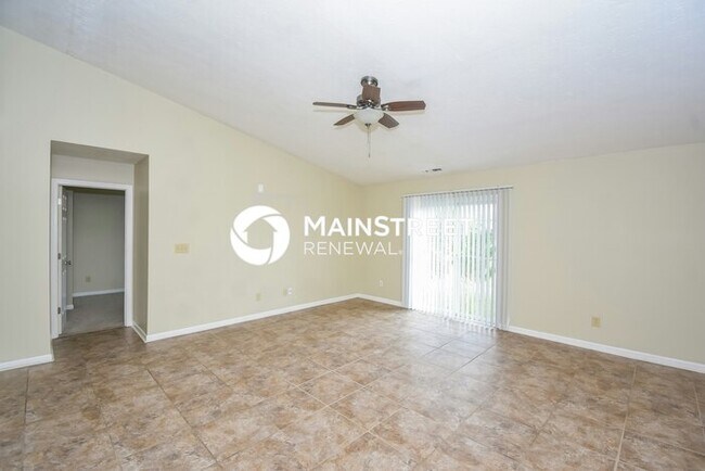 Foto del edificio - 3 Bedroom Pet-Friendly Home in Indianapolis, IN with Main Street Renewal