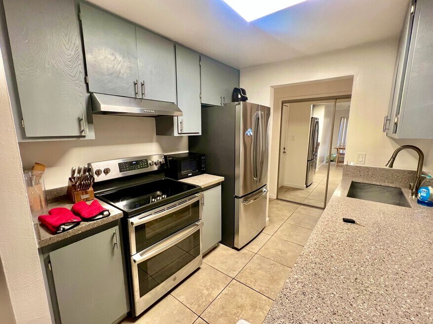 2B2B - Prime Westlake Location Spacious Corner-unit Condo
