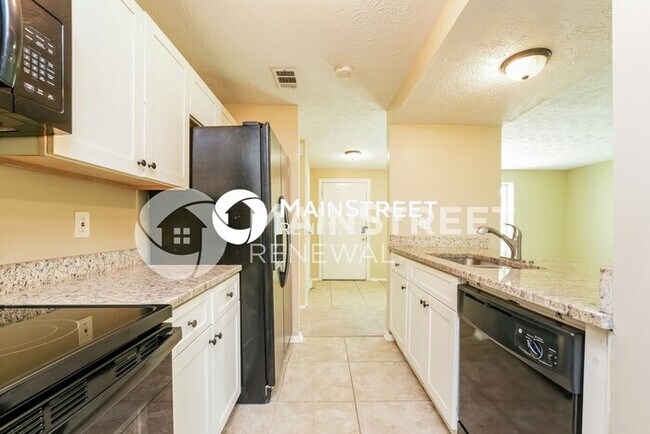 Building Photo - 3 Bedroom Pet-Friendly Home in Stone Mountain, GA with Main Street Renewal