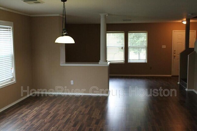 Building Photo - 2045 Vanamen Ct